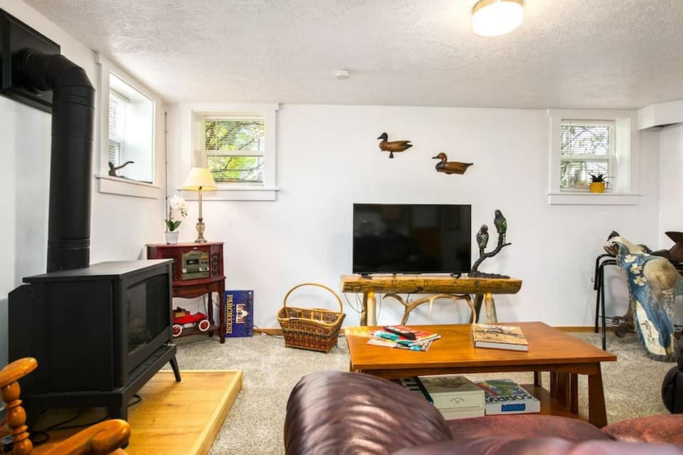 Bo360 Old West Abode with Hot Tub and Sauna Apartment in Billings
