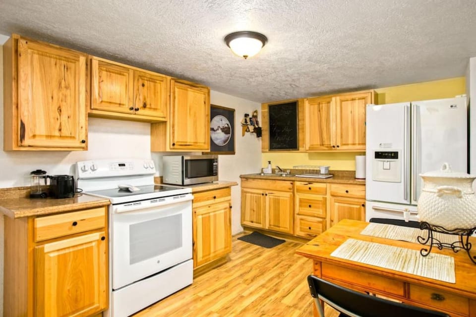 Bo360 Old West Abode with Hot Tub and Sauna Apartment in Billings