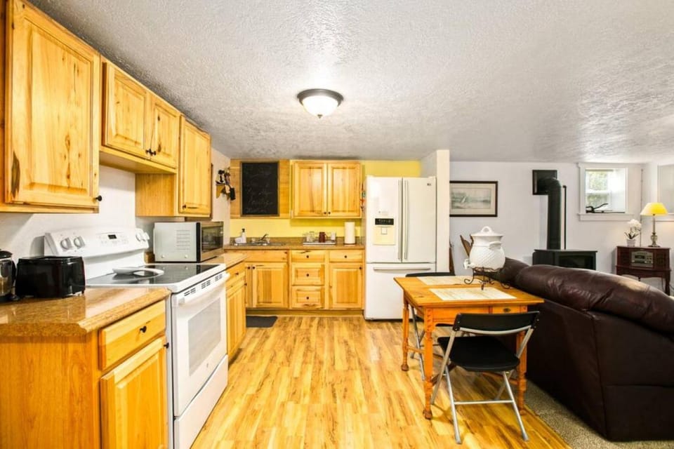 Bo360 Old West Abode with Hot Tub and Sauna Apartment in Billings