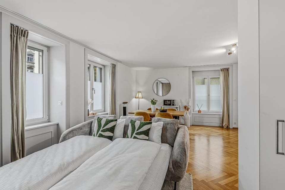 Bed, Living room, Seating area, Bedroom