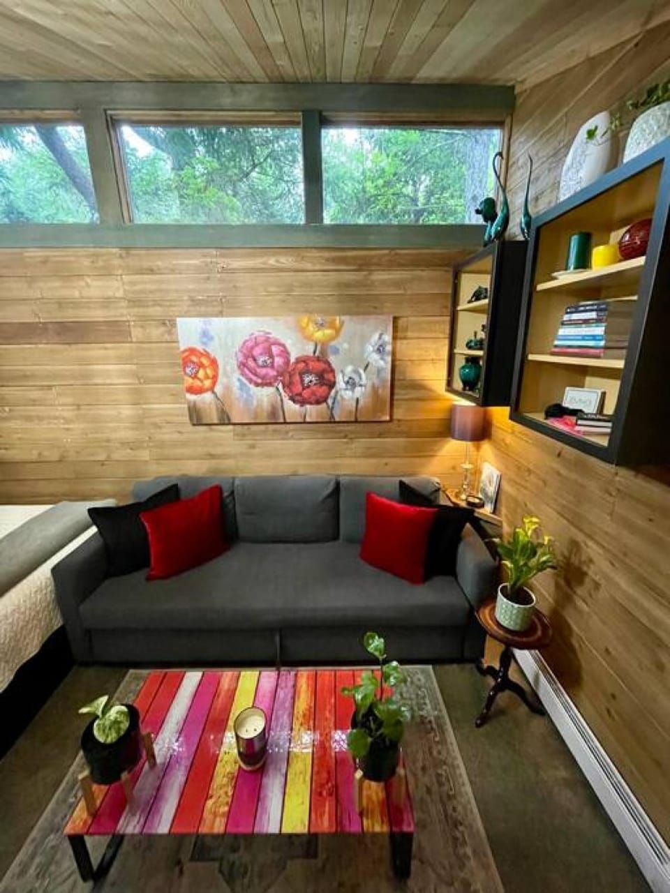 Cozy Cabana with Large Private Outdoor Hot Tub Chalet in Vancouver Island
