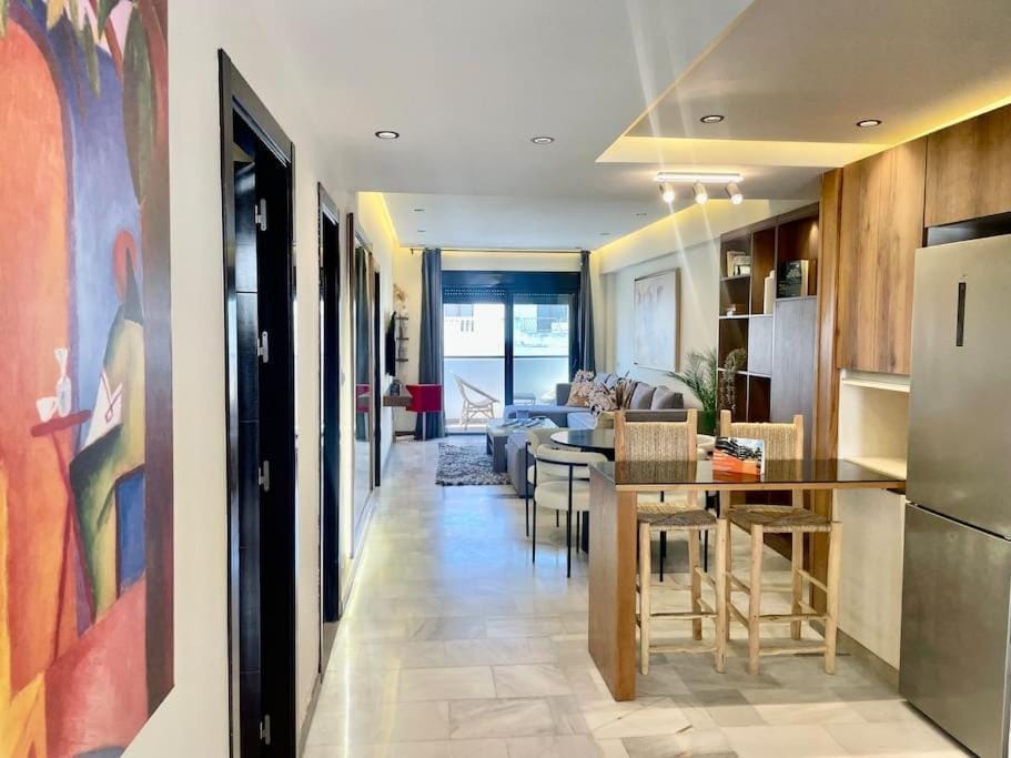 Kitchen or kitchenette, Dining area, stove