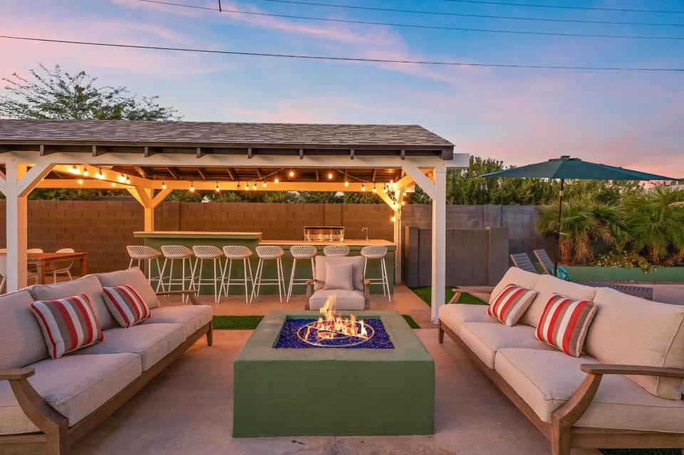 Backyard Oasis Pool Hot Tub Games & More House in Scottsdale