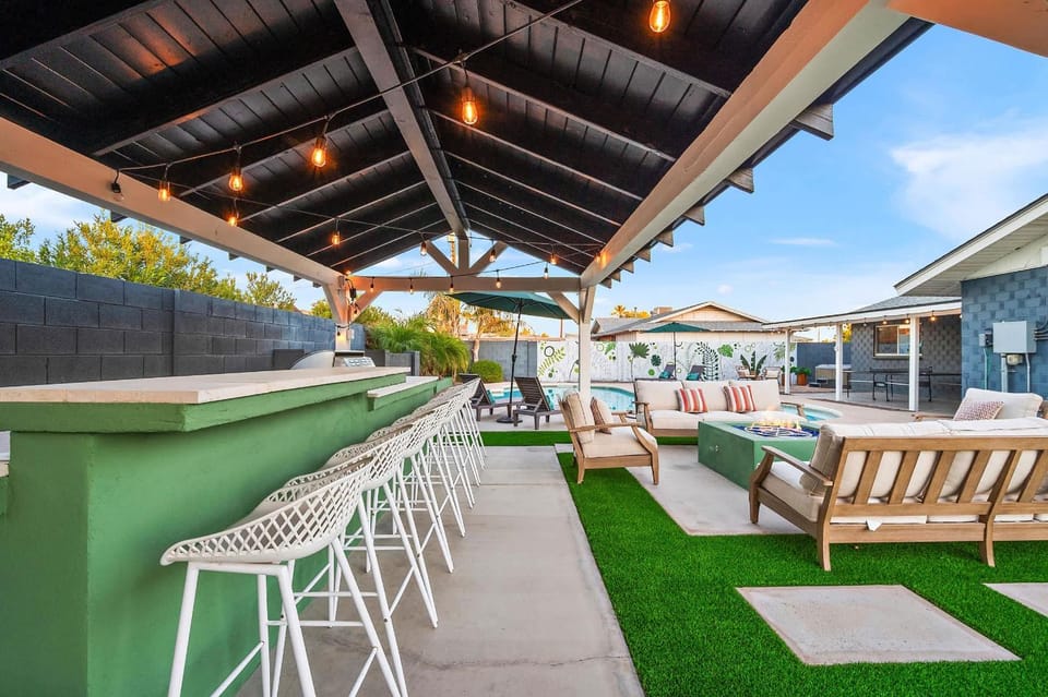 Backyard Oasis Pool Hot Tub Games & More House in Scottsdale