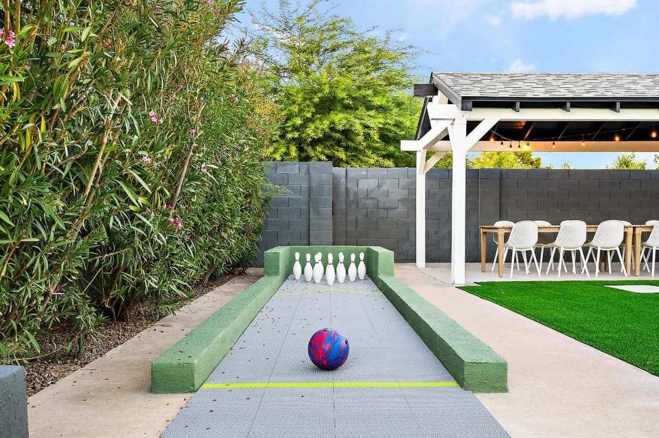 Backyard Oasis Pool Hot Tub Games & More House in Scottsdale