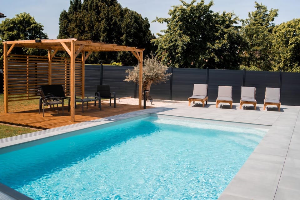 Swimming pool, Swimming pool