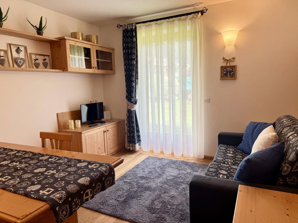 Communal lounge/ TV room, Living room