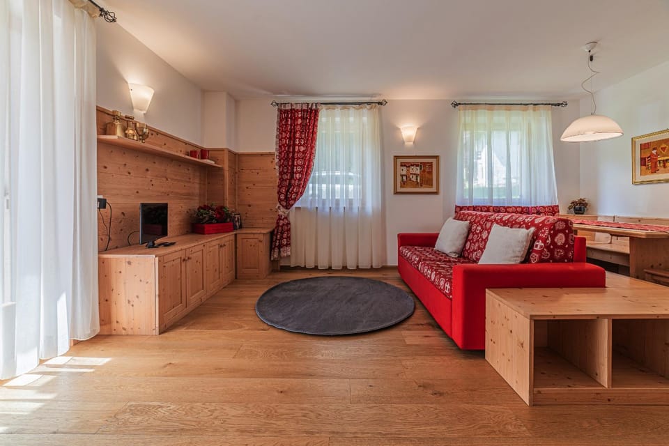 Communal lounge/ TV room, Living room
