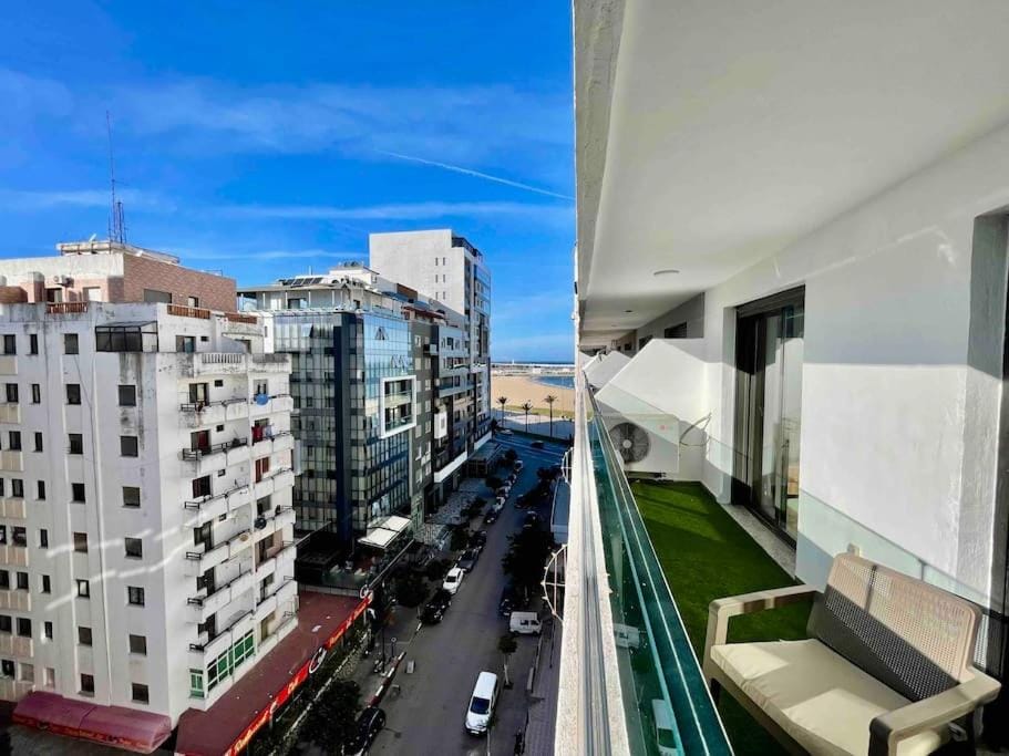 Balcony/Terrace, Street view