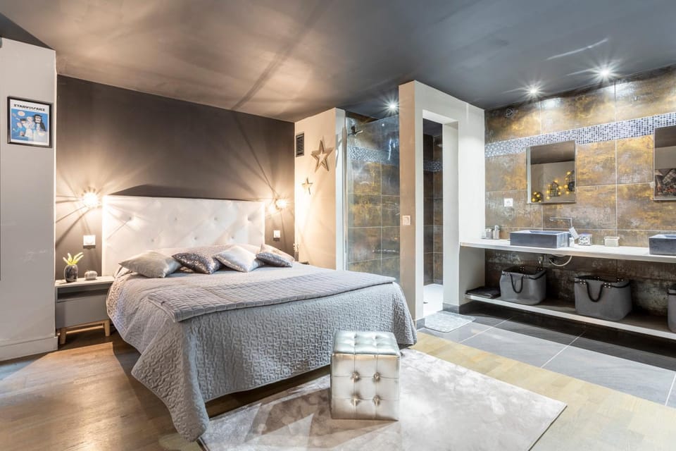 Living room, Bedroom