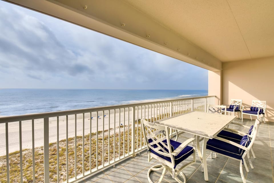 Ocean-View Balcony, Steps to Sand: Navarre Escape! Apartment in Pensacola Beach