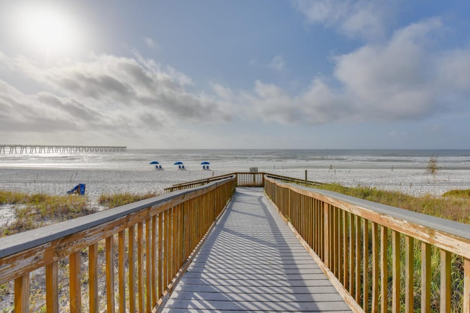 Steps to Sand & Pool! Beachfront Condo in Navarre Apartment in Pensacola Beach