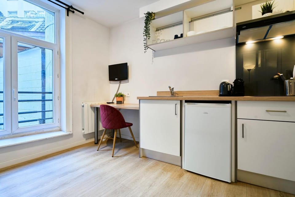 Fully-equipped studio next to Lille Flandres Apartment in Lille