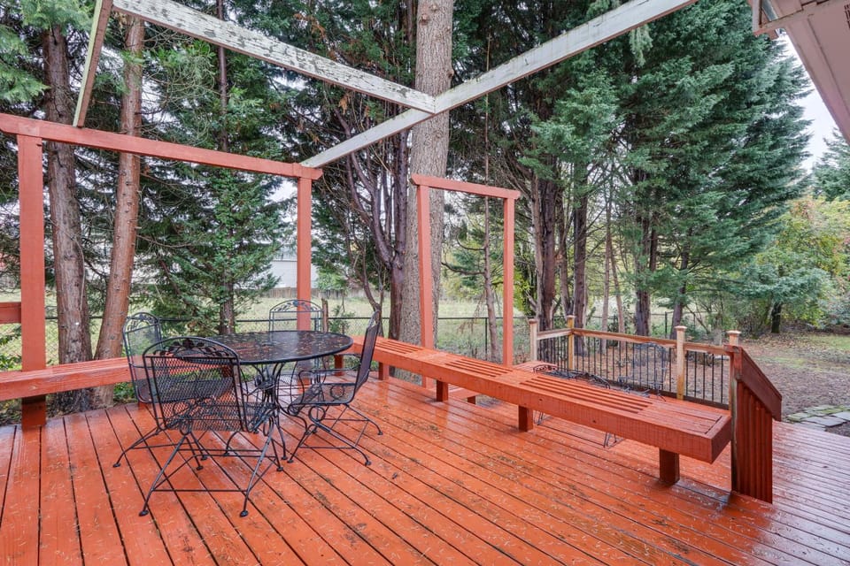 Spacious Portland Area Home with Fenced Yard House in Tanasbourne