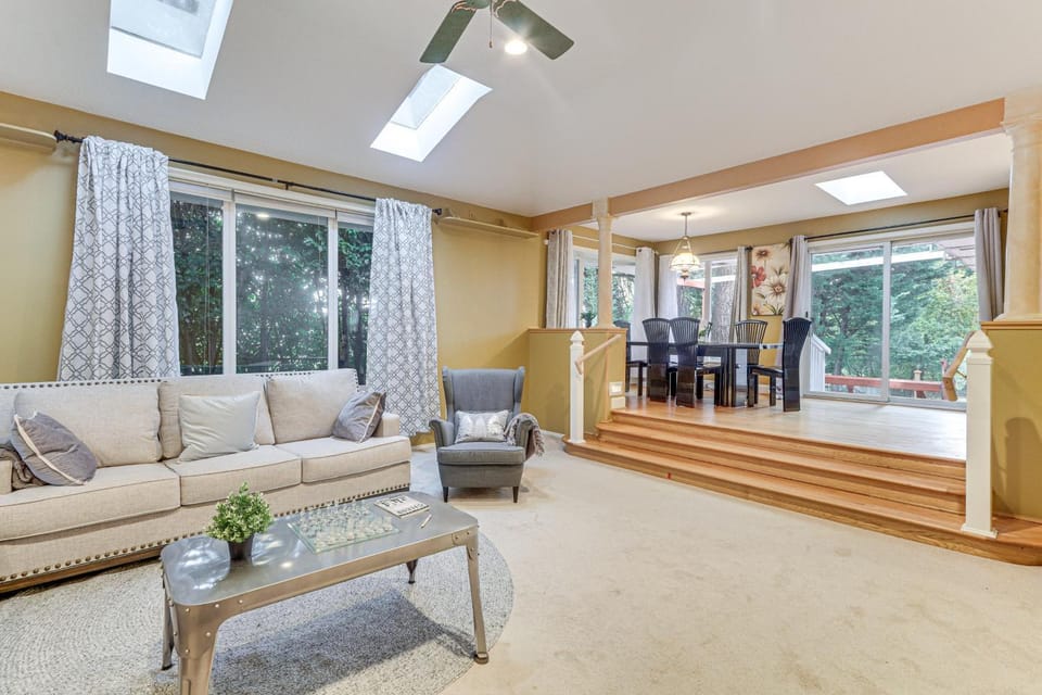 Spacious Portland Area Home with Fenced Yard House in Tanasbourne