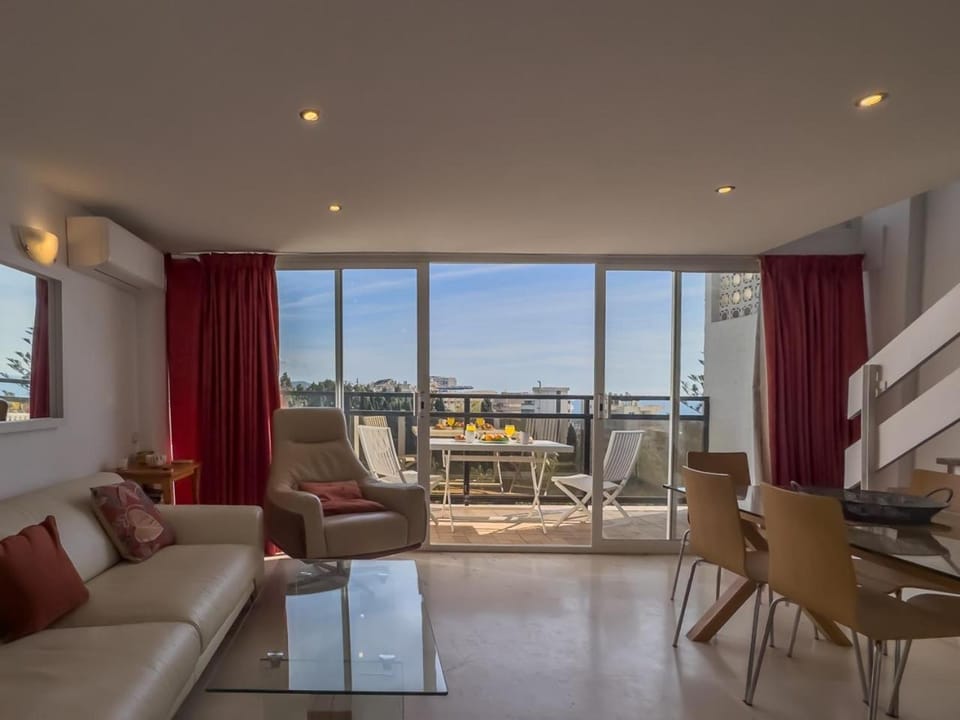 Balcony/Terrace, Living room