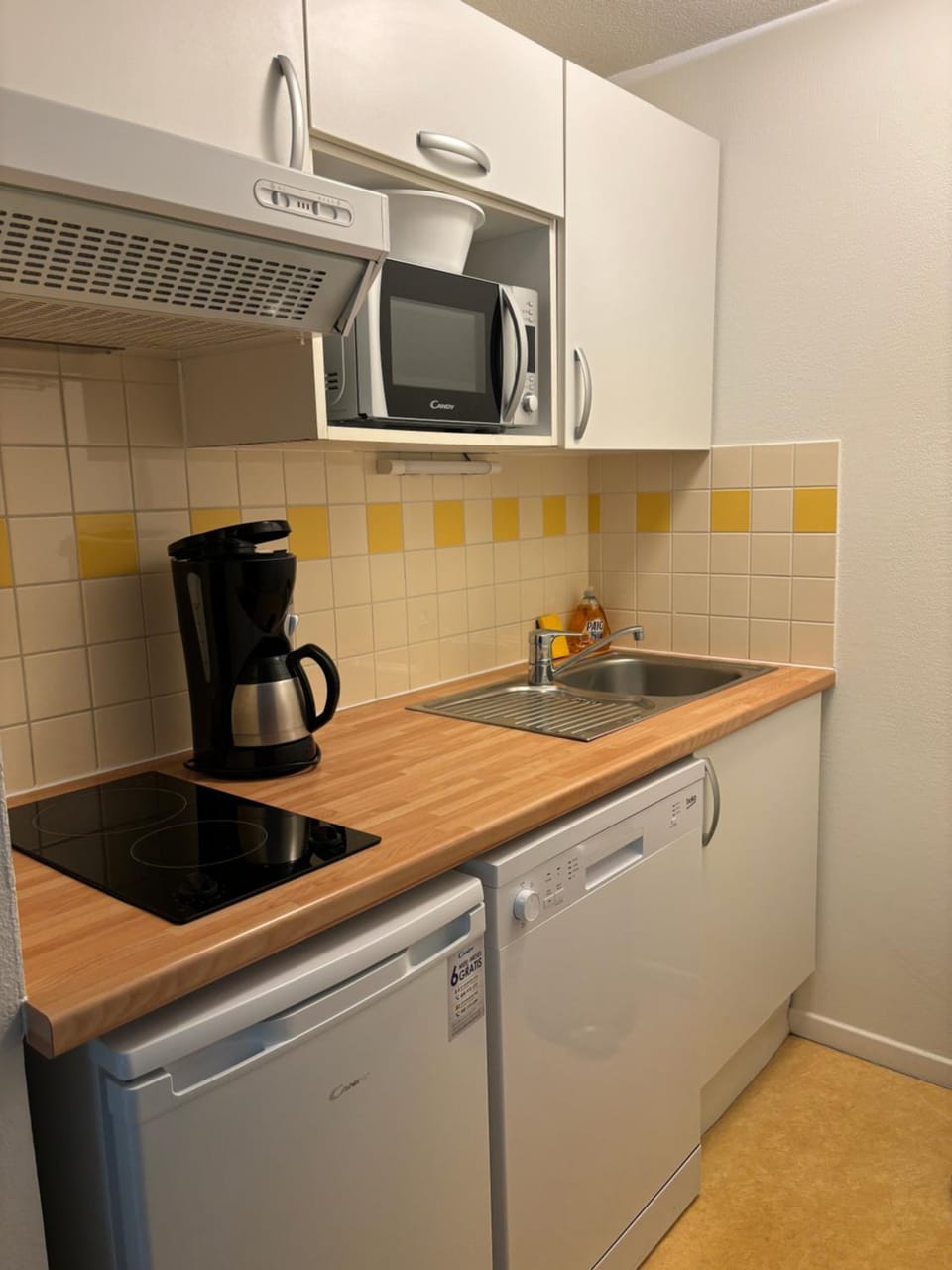 Kitchen or kitchenette