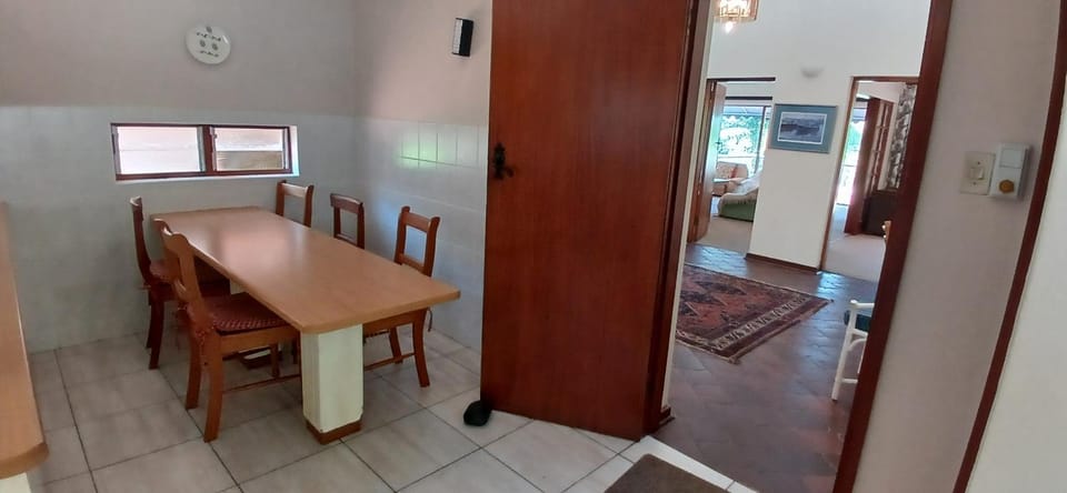 The THOMAS'S Beach Cottage House in KwaZulu-Natal