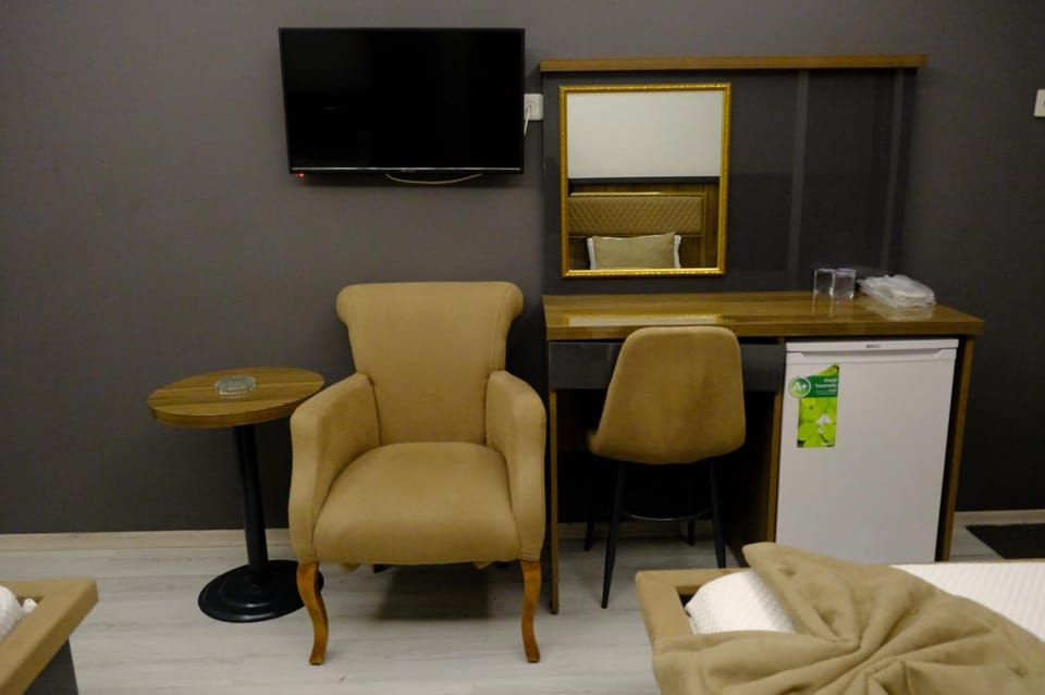 TV and multimedia, Kitchen or kitchenette, Living room, Seating area, minibar