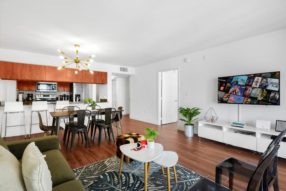 TV and multimedia, Kitchen or kitchenette, Living room, Seating area