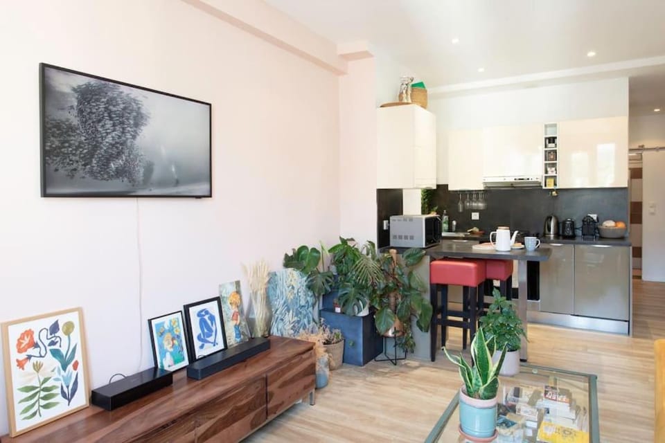 L58 Staywizus - Port Suite 2 BDRS 5mins Old town & Beach Tram Apartment in Nice