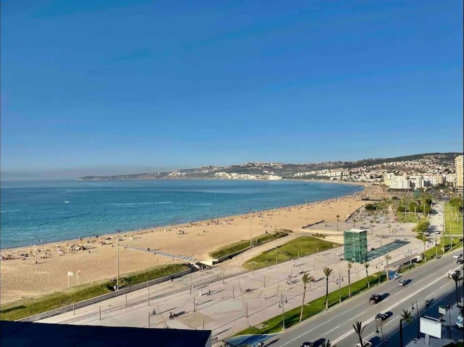 Neighbourhood, Beach, Location