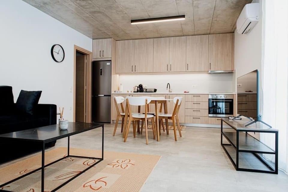 Kitchen or kitchenette, Living room, Seating area, Dining area, oven, stove