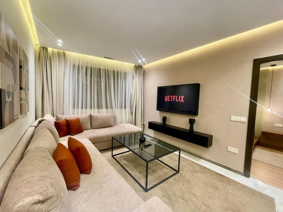 Communal lounge/ TV room, TV and multimedia, Living room