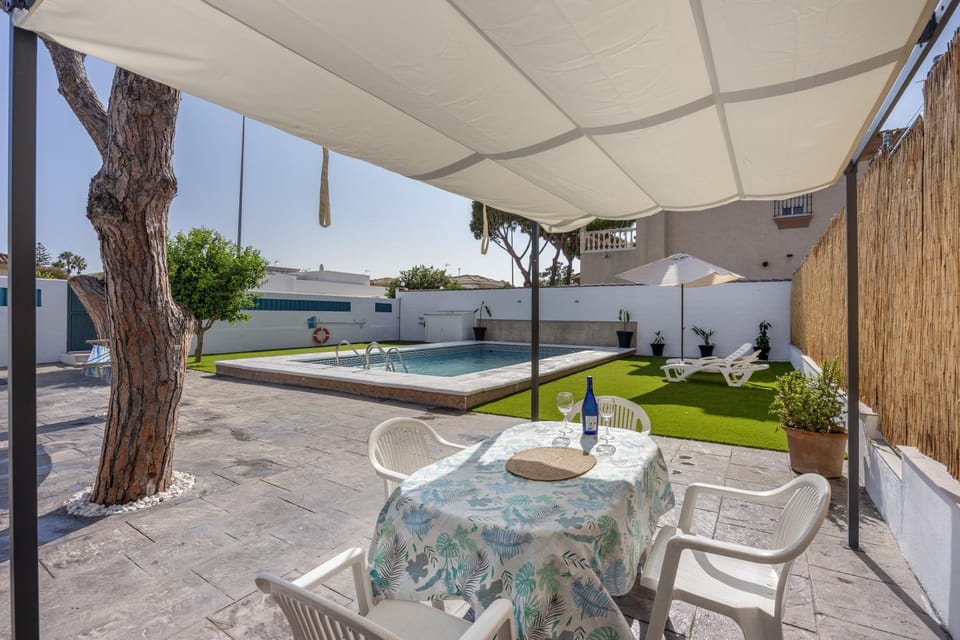 Property building, Balcony/Terrace, Living room, Swimming pool