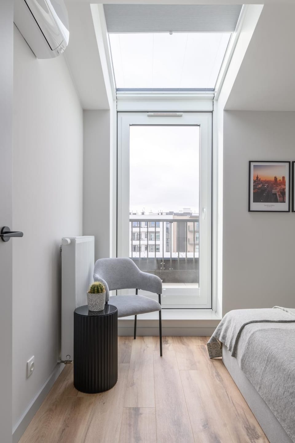 Bed, Photo of the whole room, Bedroom, air conditioner