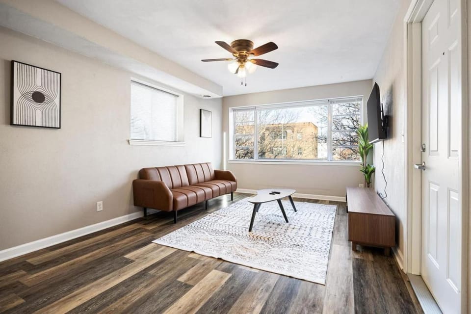 Urban 1BD moments away from DT Peoria Apartment in East Peoria