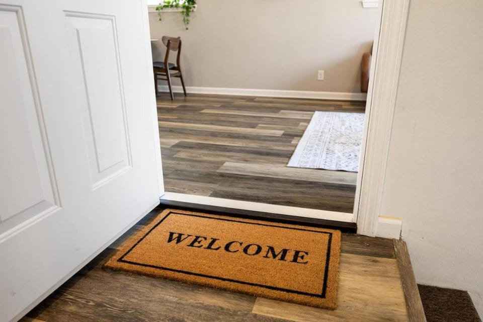 Urban 1BD moments away from DT Peoria Apartment in East Peoria