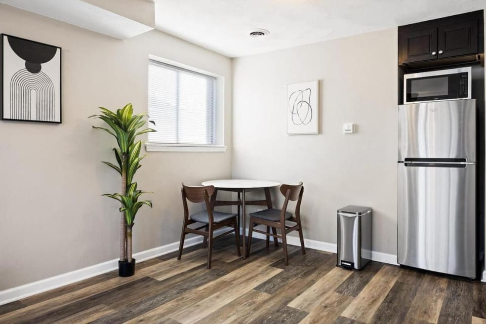 the susan - a cozy, comfy 1bd suite Apartment in East Peoria