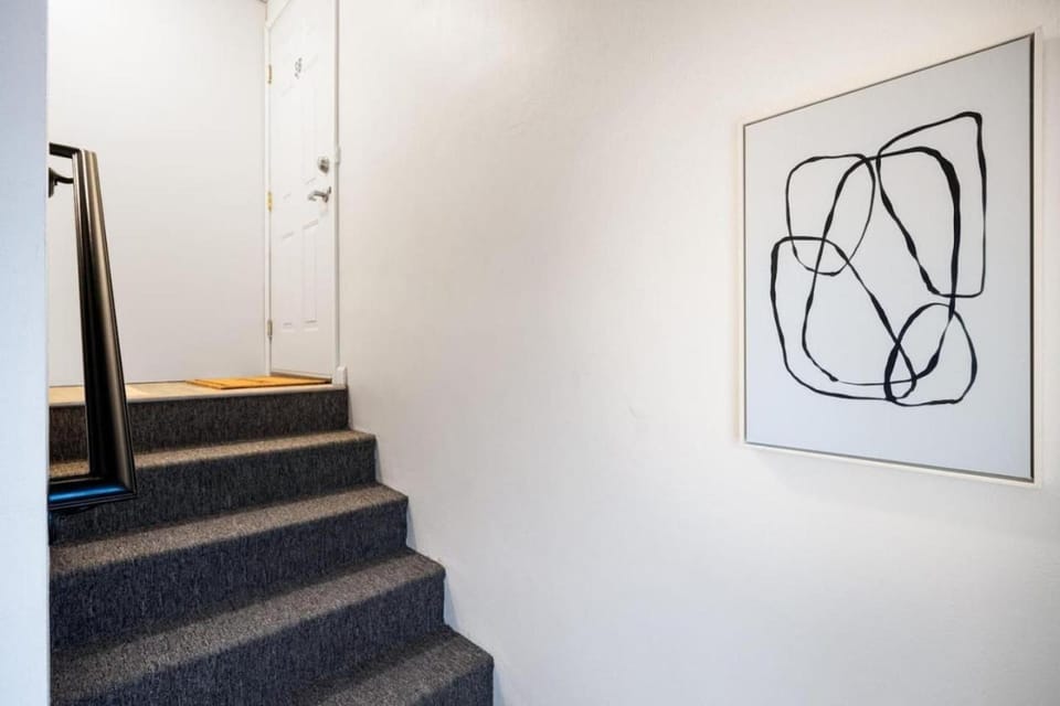 Chic and Comfortable 1BR Apartment near Bradley U Apartment in East Peoria