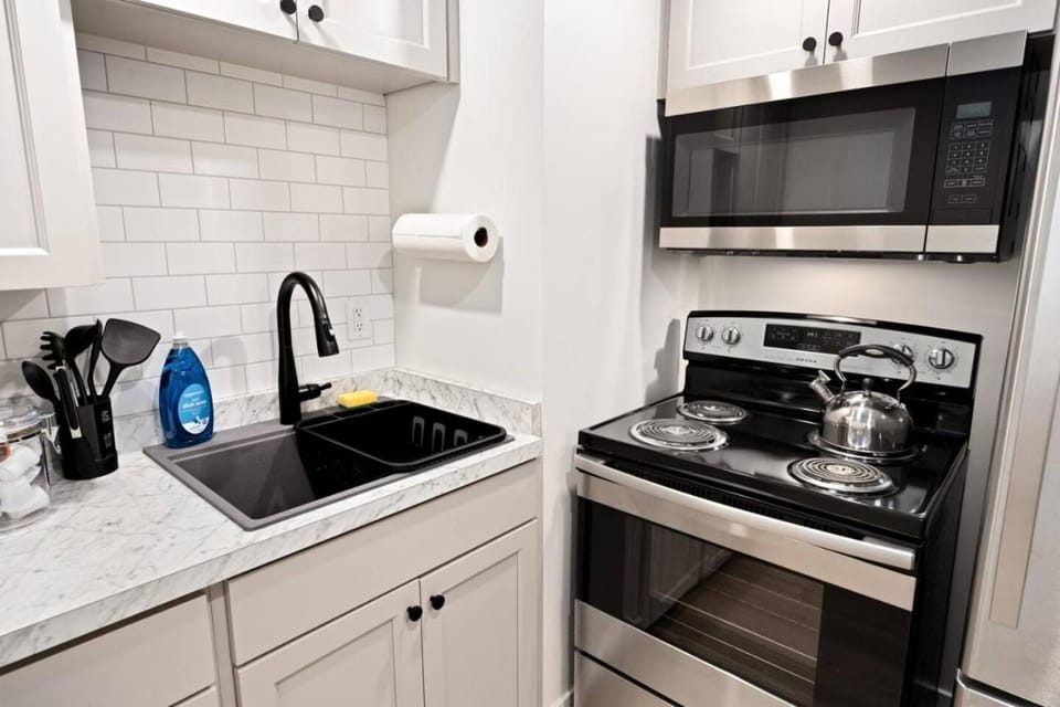 The Silo 8 - Modern 2BD in a Quiet Neighborhood Apartment in Illinois
