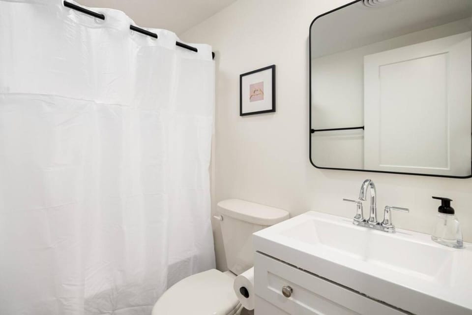 The Silo 8 - Modern 2BD in a Quiet Neighborhood Apartment in Illinois