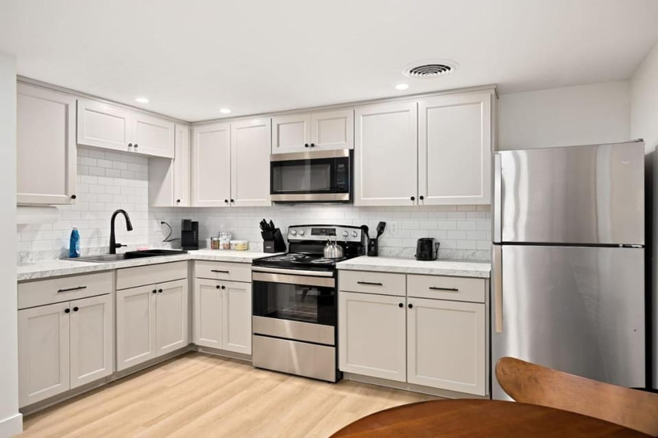 The Silo 6 - 1BD Modern Abode Apartment in Illinois