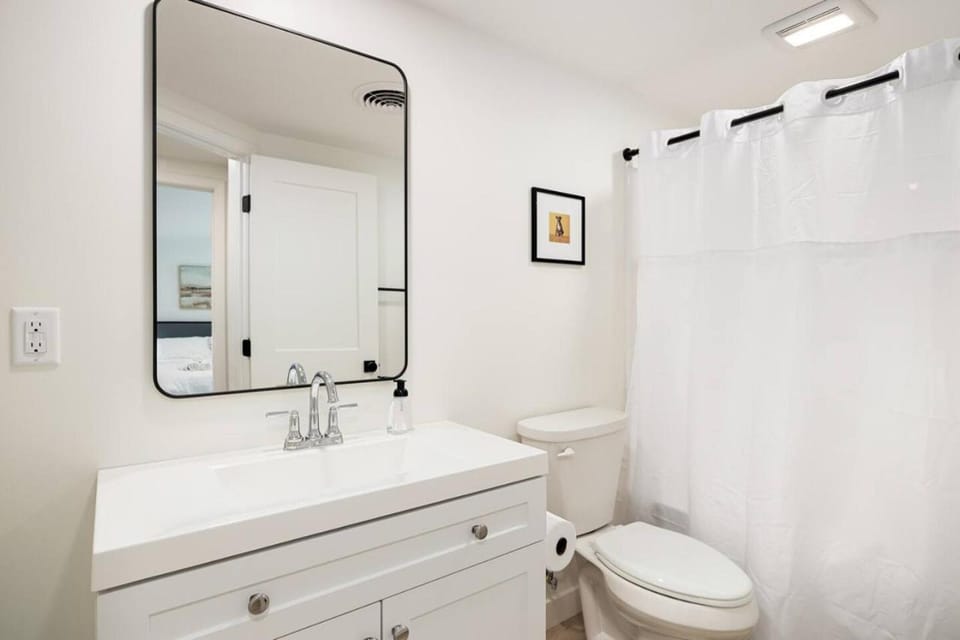 The Silo 6 - 1BD Modern Abode Apartment in Illinois