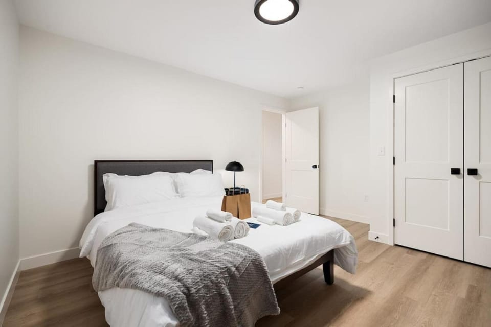 The Silo 3 - 1bd Lofi Vibes Apartment in Illinois