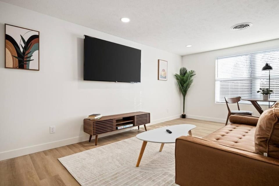 The Silo 5- 1 BD Urban Haven Apartment in Illinois