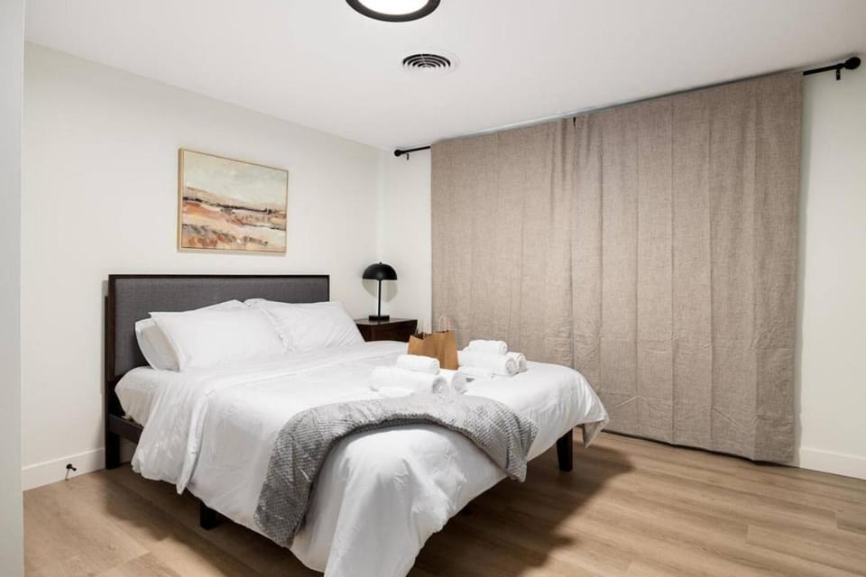 The Silo 7 - 2 FULL BA Double Delight Apartment in Illinois