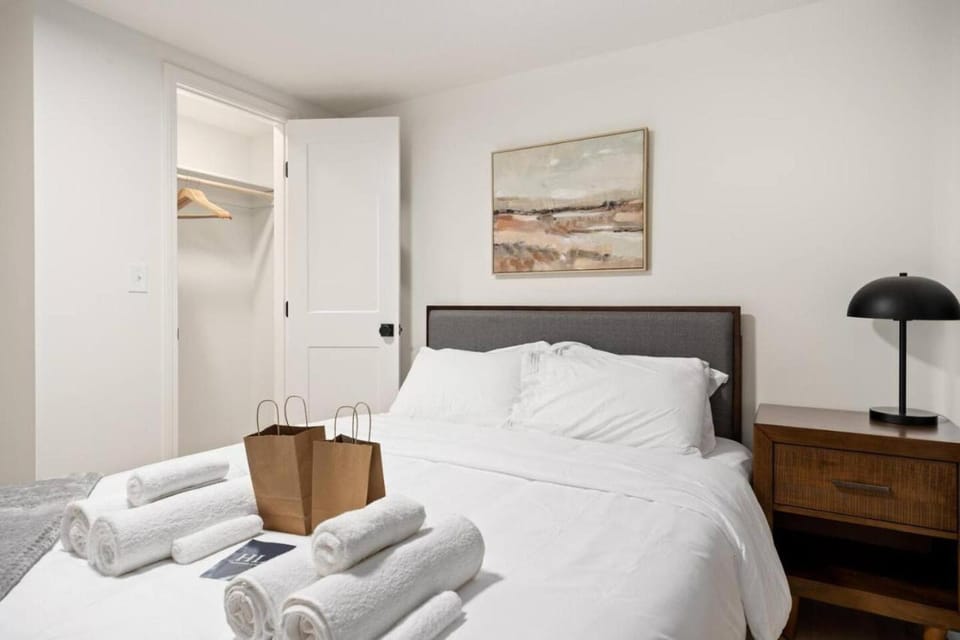 The Silo 7 - 2 FULL BA Double Delight Apartment in Illinois