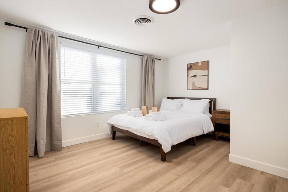 The Silo 7 - 2 FULL BA Double Delight Apartment in Illinois