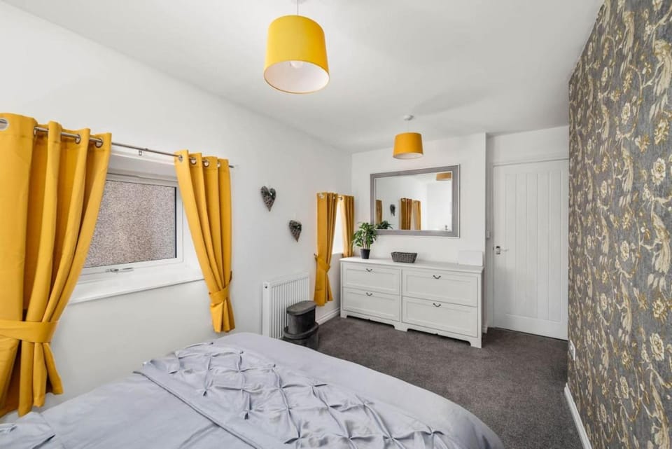 Charming Forfar House and Hot Tub House in Scotland