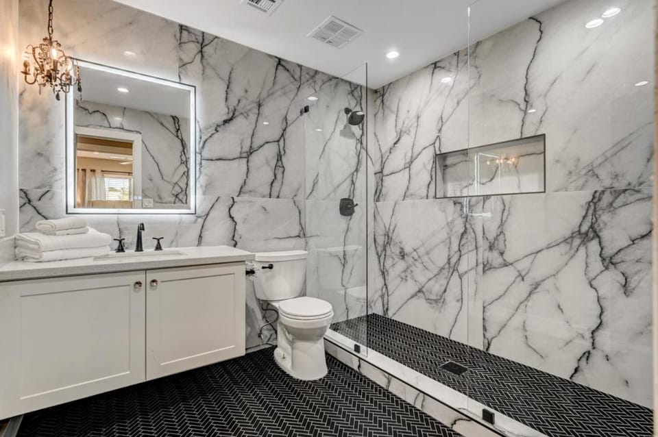 NV3408- Close to the Strip, Pool, Putting Green, Spa House in Las Vegas
