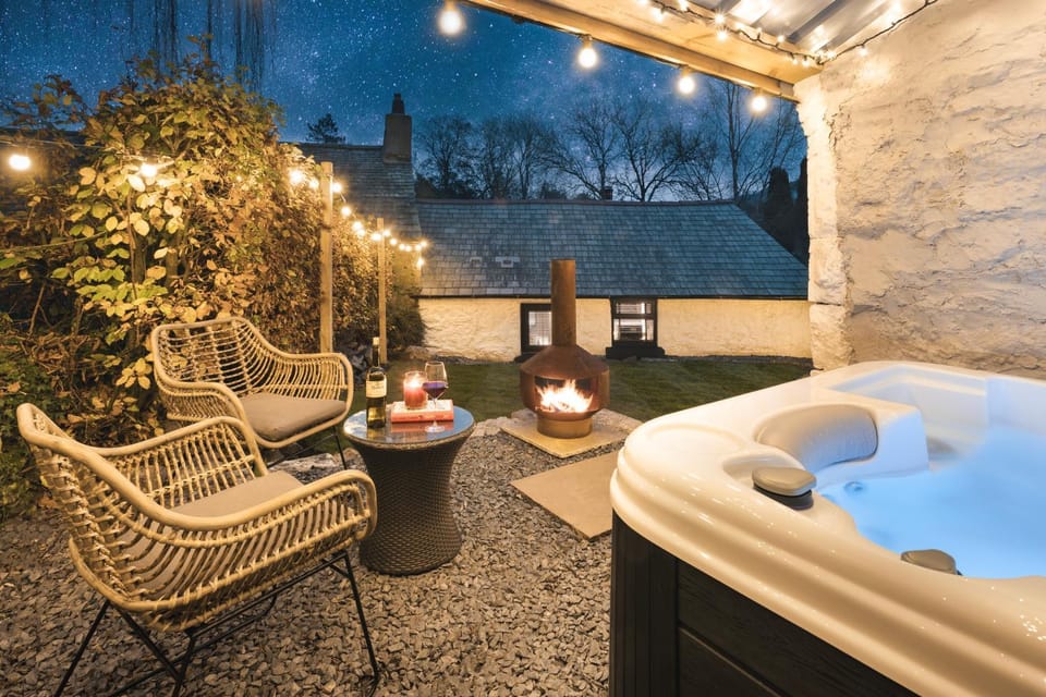 Garden, Hot Tub