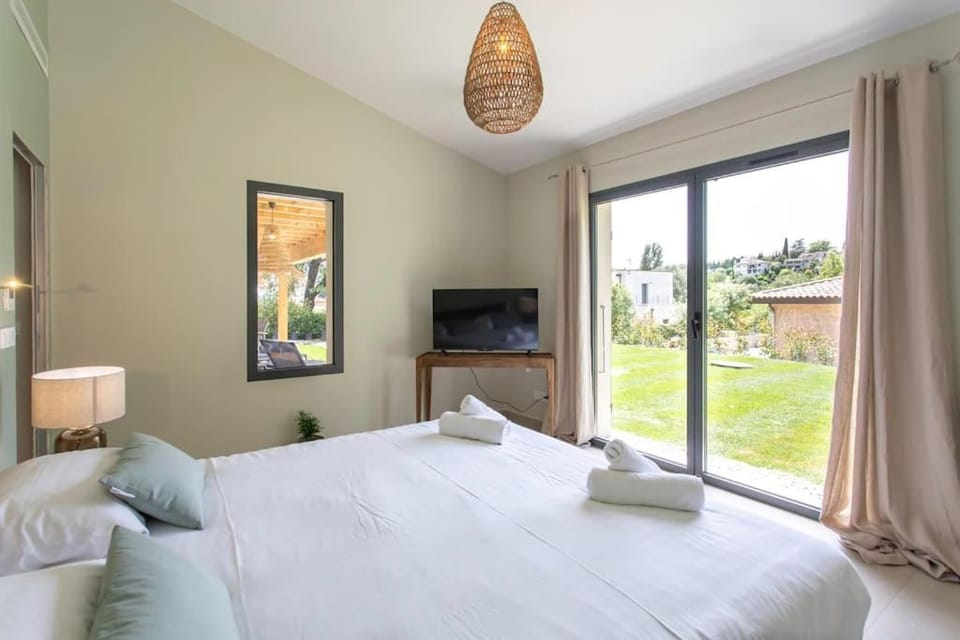 #53 Staywiz us - St Paul Villa Swimpool AC Carpark BBQ for 8 Guest Apartment in Saint Paul de Vence