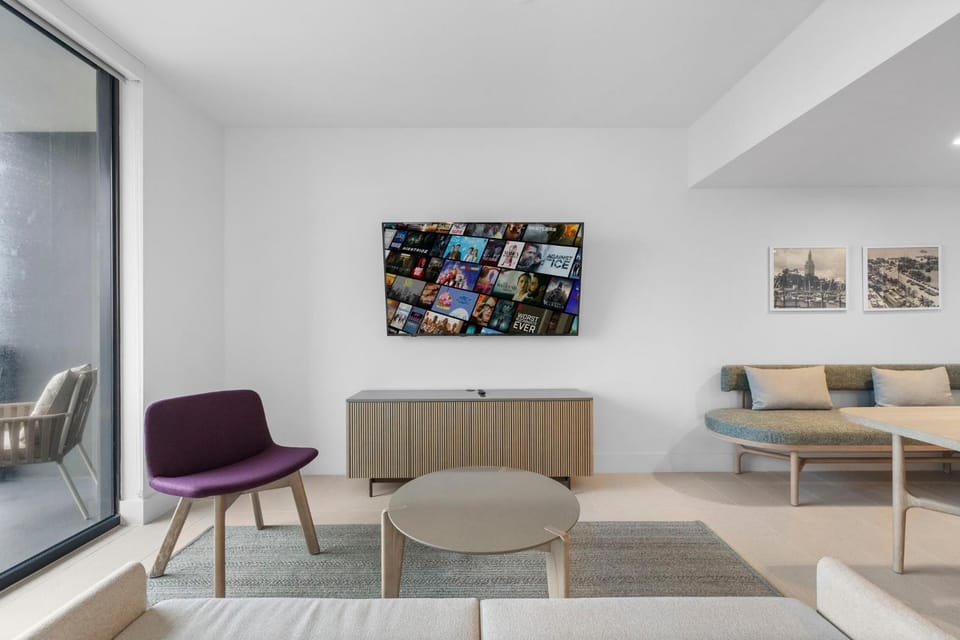 TV and multimedia, Living room, Seating area, air conditioner