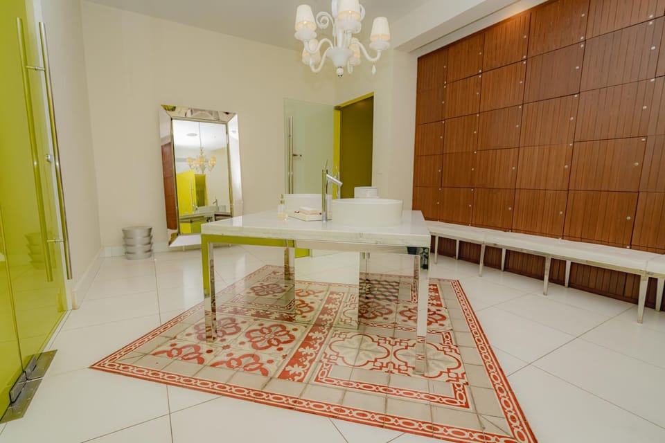 Public Bath, Internal: Not applicable to any particular room