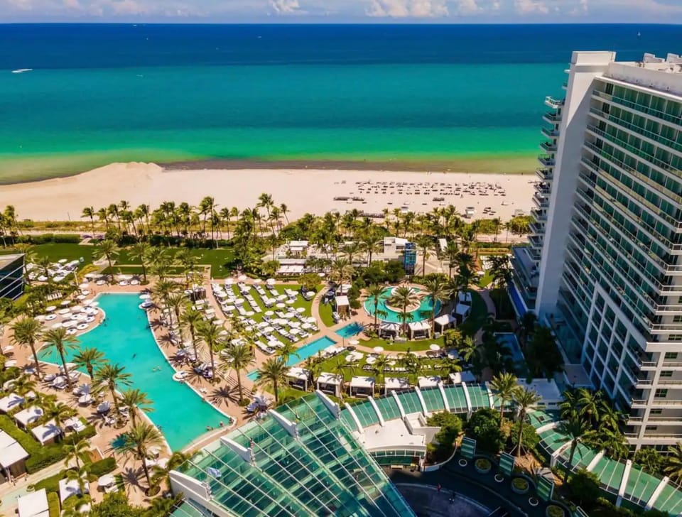 Property building, Bird's eye view, Beach, Pool view